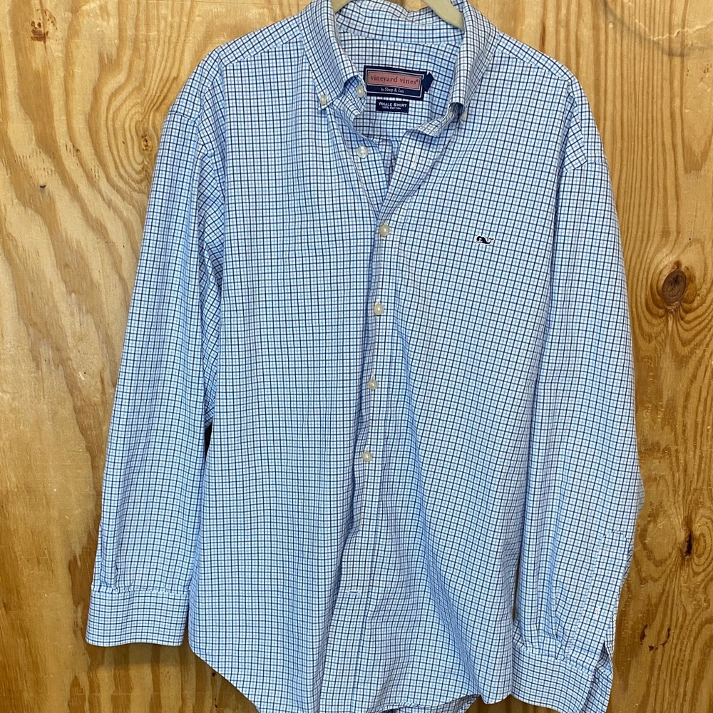 Vineyard vines size M button down